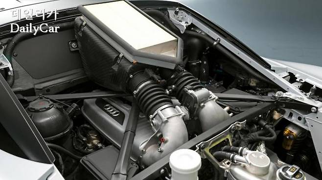 아우디, R8 LMS GT2 (출처 아우디)