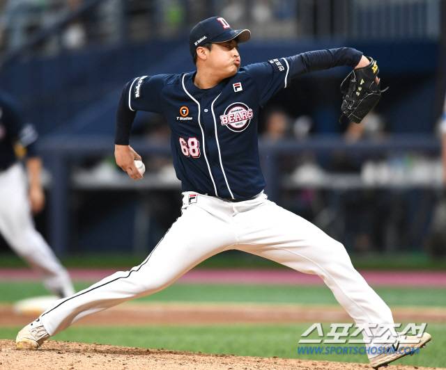 2019 KBO리그 두산 베어스와 키움 히어로즈의 경기가 4일 인천 고척 스카이돔에서 열렸다. 8회말 두산 이형범이 투구하고 있다. 고척=정재근 기자 cjg@sportschosun.com/2019.07.04/