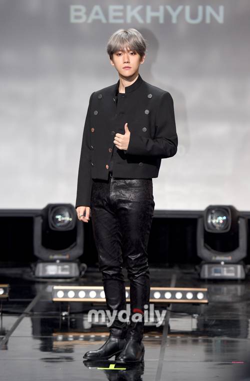 ▲ 엑소 백현 '솔로 데뷔 엄지 척'