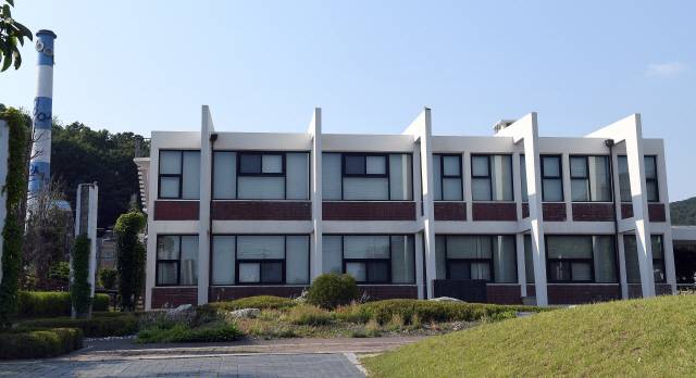 김중업건축박물관 전경. 40여년간 제약회사 공장 건물로 활용되다 지난 2016년 국내 최초 건축박물관으로 개관했다./이호재기자