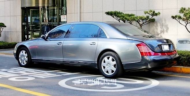 김정은 북한 국무위원회 위원장이 관용차로 사용하고 있는 메르세데스-마이바흐 S600이 지난해 한국에서 밀반출된 것으로 확인됐다. 벤츠 마이바흐.