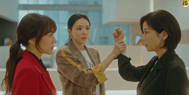 최근 종영한 티브이엔(tvN) 드라마 <검색어를 입력하세요 WWW>는 일과 사랑을 주도하는 여성 주인공들을 중심으로 성역할의 반전을 보여준다는 점에서 눈길을 끌었다. 티브이엔 제공