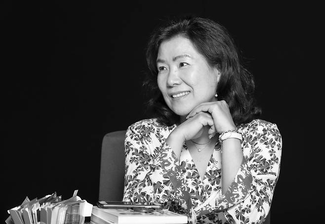 성인을 대상으로 한 첫 번째 공개 성(性) 고민 게시판 <배정원의 행복한 성(性)>을 통해 상담을 해주면서 그는 자연스럽게 성(性)에 대한 공부를 하게 되었다.