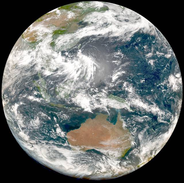 천리안위성 2A호가 촬영한 전구 컬러 영상. 국가기상위성센터 제공