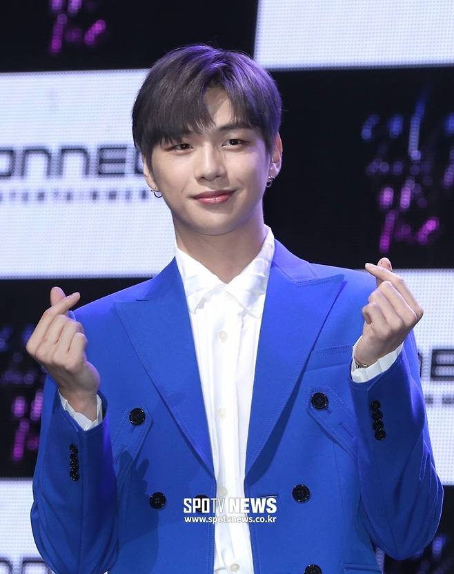 ▲ 열애설 인정 이후 팬들에게 직접 속내를 밝힌 강다니엘. ⓒ곽혜미 기자