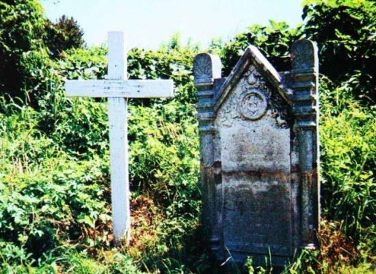 1885년~1887년 영국의 거문도 점령사건 이후 거문도에서 사망한 영국인의 묘지 모습. 영국은 러시아의 남하 저지를 목적으로 불법적인 거문도 점령을 추진했으며, 이후 한반도는 국제사회에서 영국과 러시아간 각축장 중 하나로 인식되기 시작했다.(사진=한국민족문화대백과)