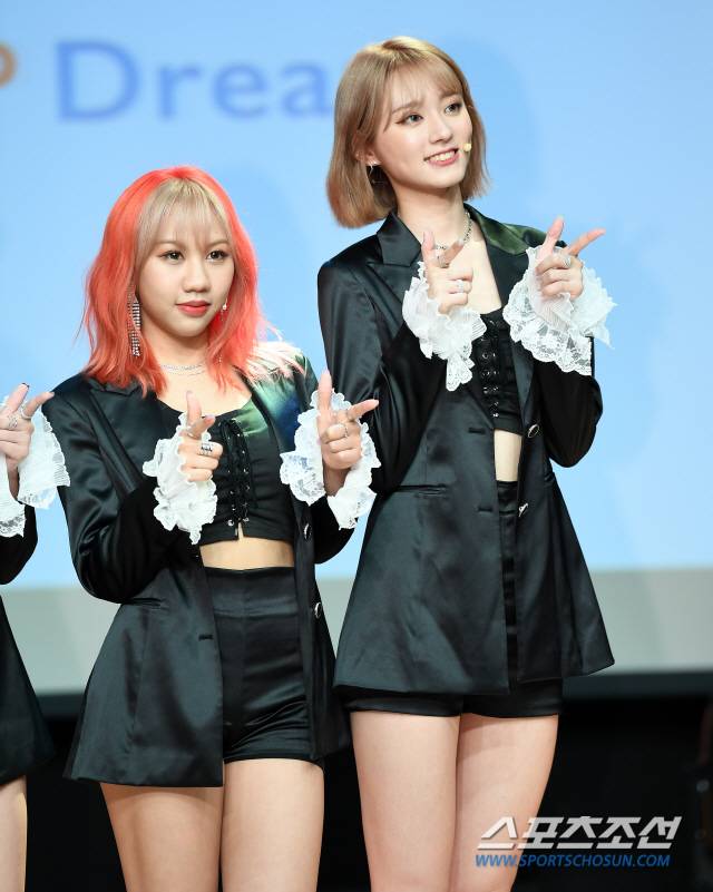 Z-POP Dream Project(지팝 드림 프로젝트) 쇼케이스가 8일 오후 서울 강남구 청담동 일지아트홀에서 열렸다. Z-POP Dream Project(지팝 드림 프로젝트)는 Z세대라 불리는 1995년 이후 출생자를 대상으로, 아시아의 스타를 발굴해 K-POP(케이팝)을 넘어서는 새로운 장르 Z-POP(지팝)을 탄생시키겠다는 포부에서 기획된 프로젝트다. Z-Girls(지걸즈) 반야, 조앤이 포토타임을 갖고 있다. 청담동=박재만 기자 pjm@sportschosun.com/2019.08.08/