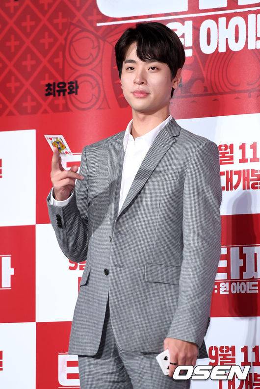 [OSEN=이대선 기자] 8일 서울 광진구 롯데시네마 건대입구에서 영화 ‘타짜: 원 아이드 잭’ 제작보고회가 열렸다. 배우 박정민이 포토타임을 갖고 있다. /sunday@osen.co.kr