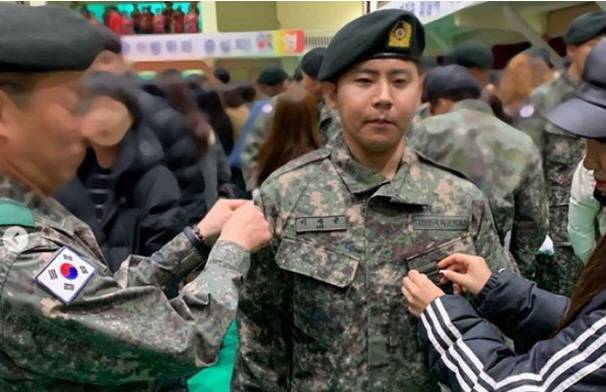 5주간 기초훈련을 마친 BJ철구 /BJ외질혜 인스타그램