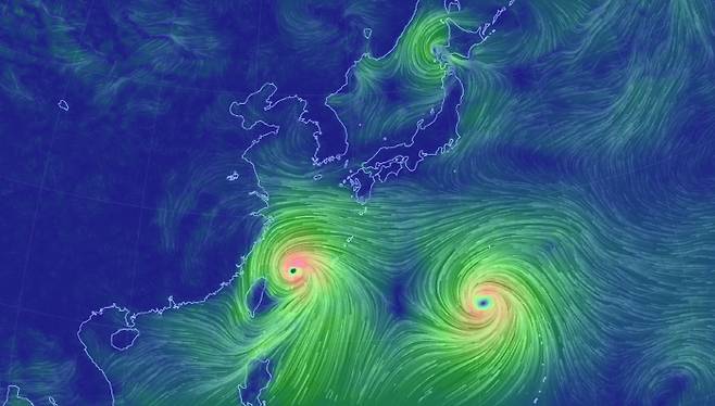 9일 기상청에서 수치모델 값으로 구현한 대기 흐름 비쥬얼맵. 그림 왼쪽으로는 태풍 레끼마, 오른쪽으로는 태풍 크로사의 모습이 보인다. 두 태풍 모두 이전 프란시스코보다 세력이 크고 강하다.    | 기상청 제공