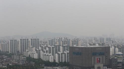 지난 5월 3기 신도시가 발표된 뒤 일산 집값이 정부 통계상으로 큰 폭으로 하락한 것으로 나타났다. 사진은 일산 아파트 전경.    연합뉴스