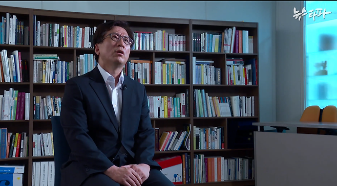▲형사소송법의 권위자인 인하대 법학전문대학원의 김인회 교수는, 재소자를 활용한 수사가 위법이라고 단언했다.