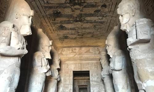 신전 내부. 아부심벨 신전은 람세스 2세를 기리기 위해 3000년 전에 건축되었다.