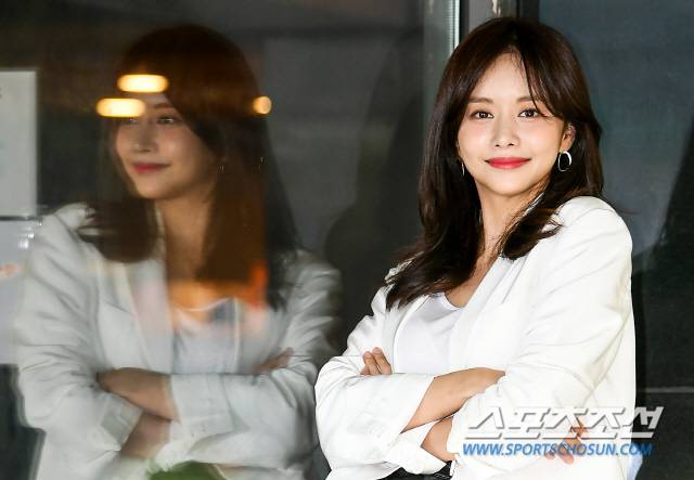배우 한보름이 20일 오전 서울 서초구 반포동 한 카페에서 진행된 인터뷰에 앞서 포즈를 취하고 있다. 한보름은 종영한 수목 드라마 '레벨업'에서 주연을 맡아 폭넓은 연기 스펙트럼을 선보였다. 반포동=박재만 기자 pjm@sportschosun.com/2019.08.20/