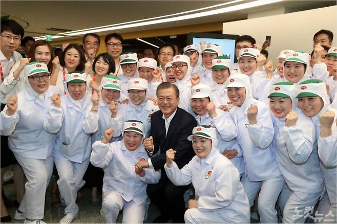 문 대통령, 하림 본사 시찰..