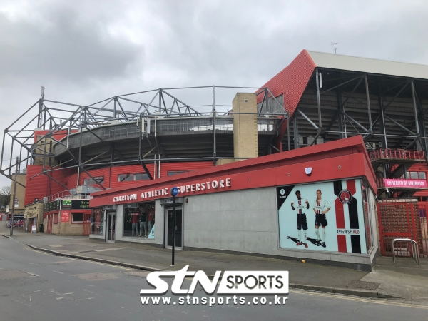 벤트가 전성기를 보낸 찰튼. 그 홈구장 더 밸리