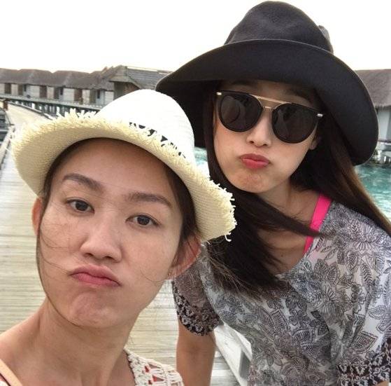 함께 여행을 다닐 정도로 친분이 두터운 눗사라(왼쪽)와 김연경. [눗사라 인스타그램]