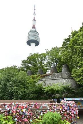 남산 N서울타워 주변에 있는 봉수대