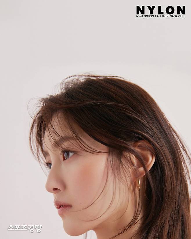 걸그룹 이엑스아이디 멤버 박정화 패션 화보. 사진 나일론