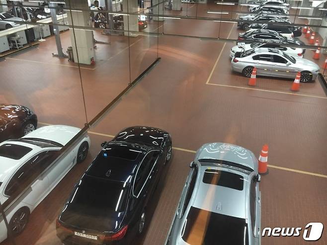 송도 바바리안 콤플렉스 2층 라운지에서 바라본 1층 워크베이 모습. © 뉴스1