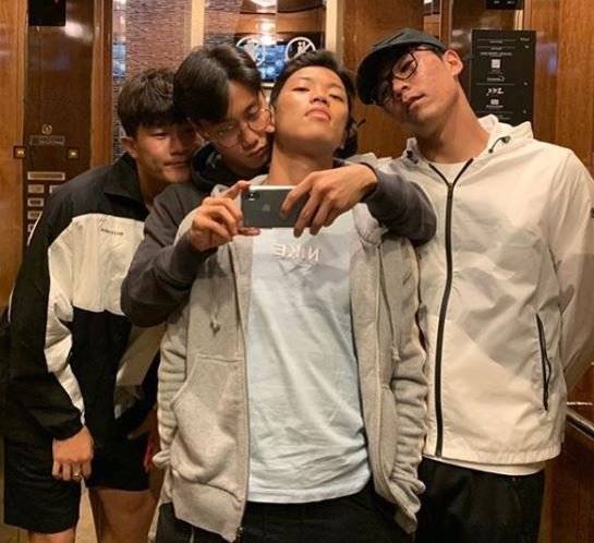 정현은 축구 김민재·황희찬·백승호 등 또래 친구와 어울리며 심리적 안정을 찾았다. [사진 김민재 SNS]