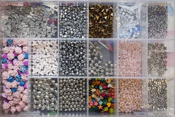 원하는 비즈를 선택해 다양한 스타일을 연출할 수 있다.