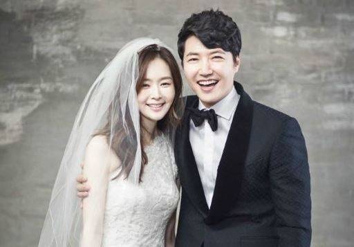 윤상현(오른쪽)·메이비 부부. 리라스튜디오 제공