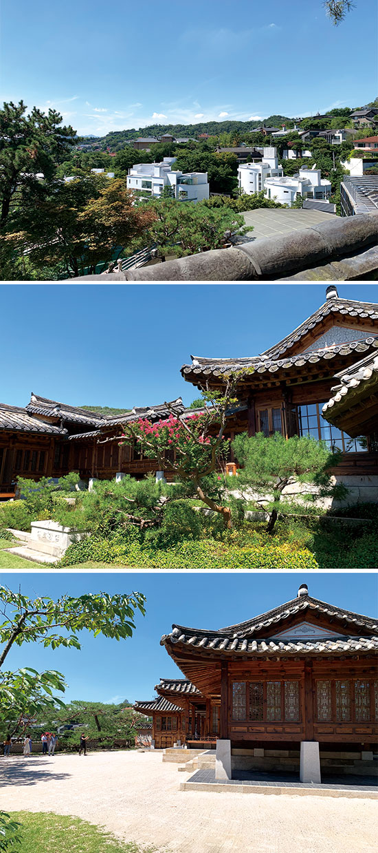 마당에서 바라본 성북동 풍경. 저 멀리 북악산 능선과 서울성곽도 눈에 들어온다, 베롱나무(백일홍)가 활짝 열린 한옥 정원, 실내 촬영은 엄격하게 금지되고 있다. 사진을 찍을 수 있는 유일한 공간인 마당.