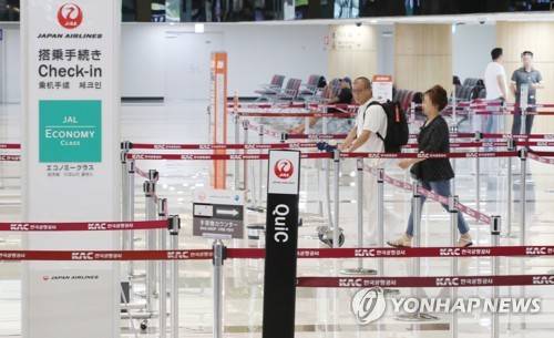 김포공항 국제선 청사 일본항공 탑승 수속 카운터가 한산한 모습이다. [연합뉴스 자료사진]