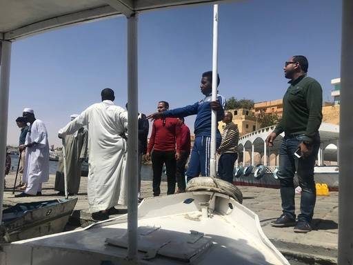 필레 유적지를 방문하기 위해 아스완댐 동남쪽에 있는 선착장으로 향한다. 배값 흥정은 다행스럽게도 현지 가이드가 있어 작은 실랑이만으로 보트에 오를 수 있었다.