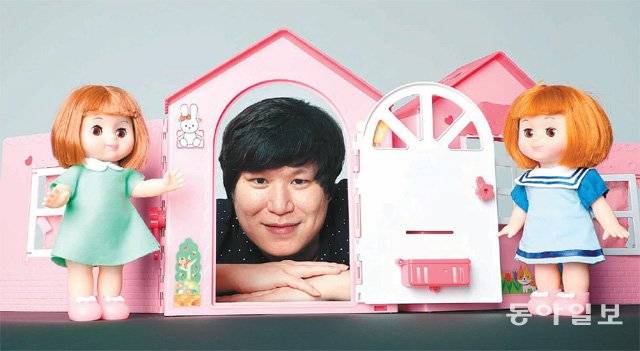 김세진 대표는 “장난감만 나오는 채널은 1인칭 시점이기 때문에 어린이가 놀이하는 채널보다 더 큰 대리만족을 준다. 스트레스를 해소하기 위해 시청하는 어른도 적지 않다” 고 했다. 구독 지역은 동남아시아 북미 남미 유럽 등으로 다양하다. 한국의 구독자 수는 전체의 10% 미만이라고 한다. 홍진환 기자 jean@donga.com