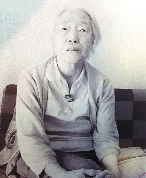 1944년 일본 여자근로정신대에 동원돼 조선인 강제징용자들을 목격했던 경험을 말하고 있는 다카나베 아이씨. 그는 조선인들이 “일상적으로 구타를 당했다”며 “일본은 가해책임을 마주해야 한다”고 말했다.  도쿄신문 캡처
