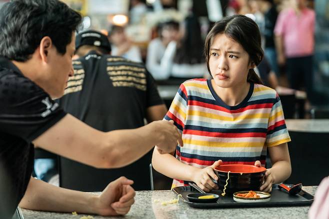 ‘힘을 내요, 미스터 리’에서 류한비(오른쪽)와 박해준