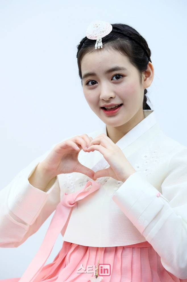 류한비(사진=노진환 기자, 의상제공=영지한복)