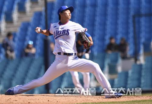 삼성 라이온즈 정인욱이 14일 대구삼성라이온즈파크에서 진행된 NC 다이노스와의 시범경기에서 역투하고있다. 2019.03.14. 대구 | 김도훈기자 dica@sportsseoul.com