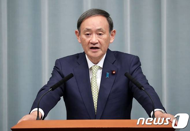 스가 요시히데 일본 관방장관 © AFP=뉴스1