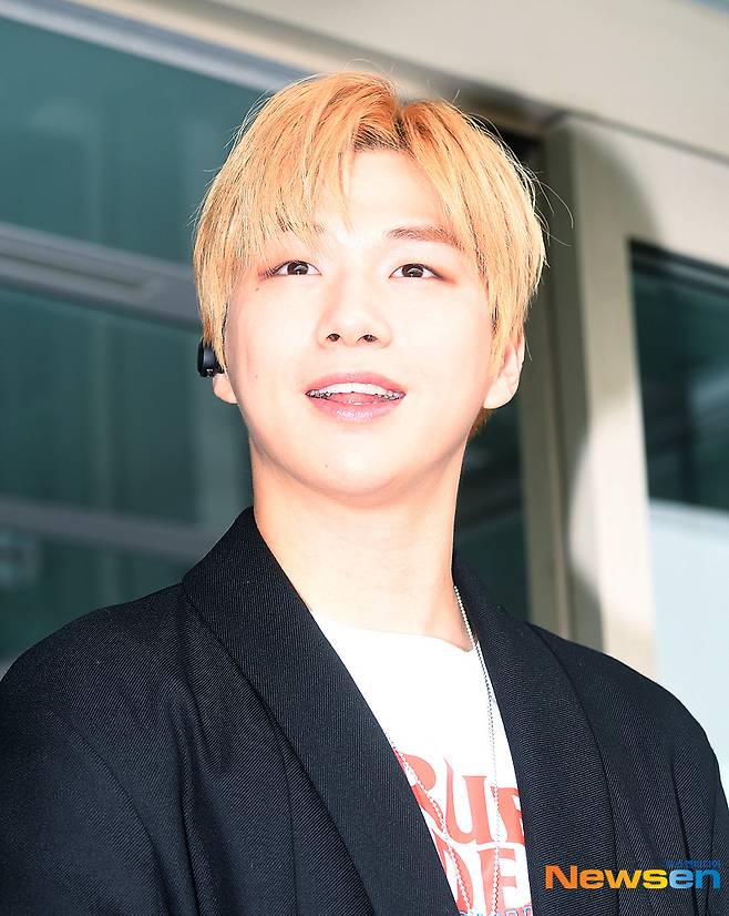 번쩍이는 플래시에 눈부신 훈훈함