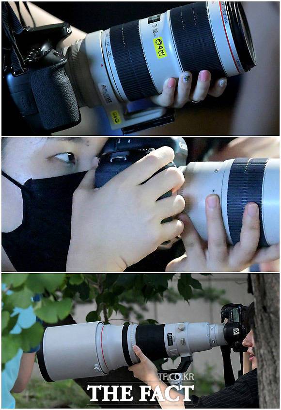 수백만 원을 호가하는 하이엔드급 DSLR 보디와 망원렌즈, 여분의 렌즈 1~2개, 삼각대, 사다리 등 몸에 지니고 다니는데 장비만 해도 최소 500만 원에서 1000만 원에 달한다. 프로사진가 못지 않은 장비다.