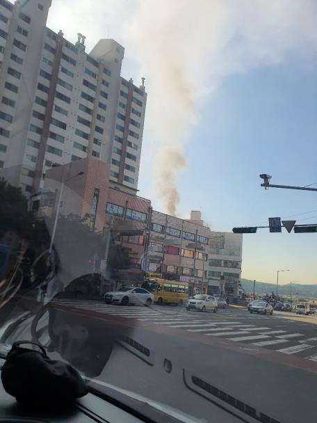 24일 오전 김포 풍무동의 한 요양병원에서 화재가 발생했다. [사진=김포소방서 제공]