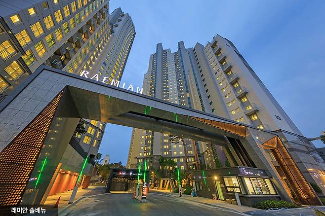 △래미안명일역솔베뉴 단지 사진 [출처 = 삼성 래미안 공식 홈페이지]