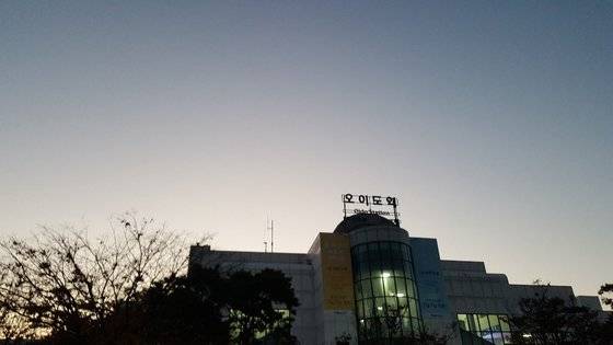 올해 초, 동생과 서울로 이사를 오기 전까지 4호선 끝자락 오이도역에서 종로까지 왕복 약 3시간 거리를 통근했다.