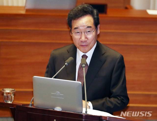 【서울=뉴시스】김명원 기자 = 30일 오후 서울 여의도 국회 본회의장에서 열린 경제분야 대정부 질문에서 이낙연 총리가 의원들 질문에 답하고 있다. 2019.09.30. kmx1105@newsis.com