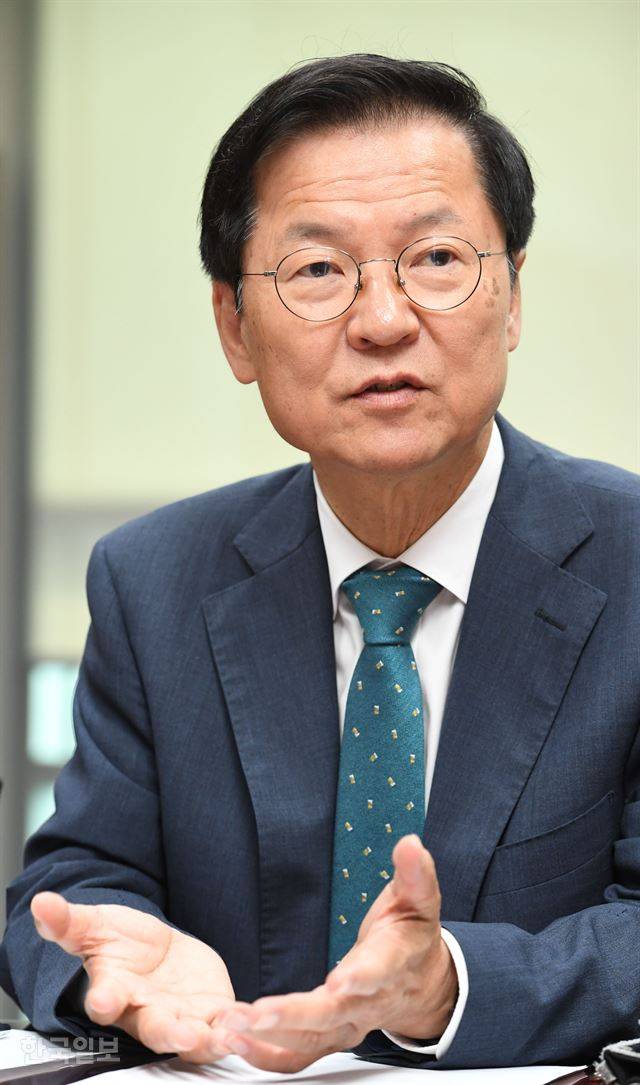 천정배 의원은 "검찰개혁의 성공을 누구보다 염원하는 입장에서도 검찰을 청와대와 정부, 여당이 비난하는 현 상황은 지극히 우려스럽다"고 강조했다. 배우한 기자