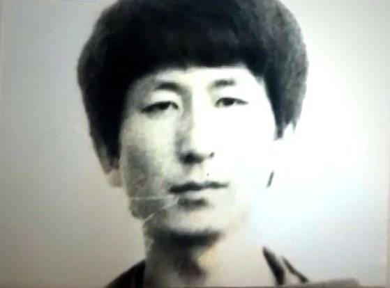 JTBC 9월30일 뉴스룸에서 보도한 재소자 신분카드에 부착된 이춘재.[JTBC 캡처]