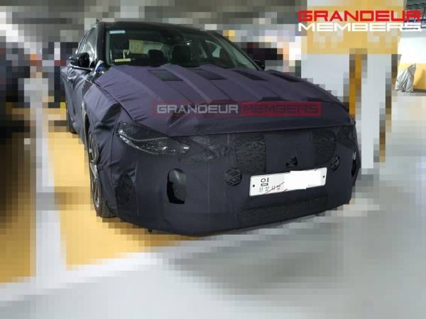 현대차 준대형 세단 ‘그랜저IG’가 풀체인지 수준의 파격적인 디자인 변화를 보여줄 전망이다.