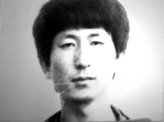 JTBC 9월30일 뉴스룸에서 보도한 재소자 신분카드에 부착된 이춘재.[JTBC 캡처]