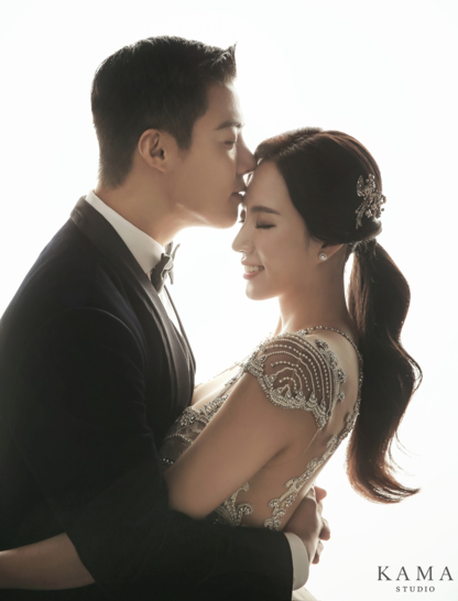 강남과 이상화의 웨딩화보./카마스튜디오,헤리티크뉴욕,로드앤테일러,하우스오브린,WOOSUN,엘리제 제공