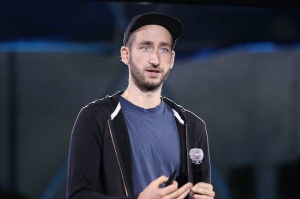 글로벌 연사로 무대에 오른 환경 디자이너 데이브 하켄스.