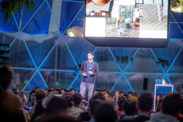 글로벌 연사로 무대에 오른 환경 디자이너 데이브 하켄스.