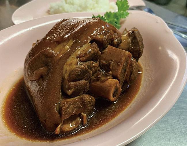 짜런쌩 씰롬의 족발 덮밥 사진 김하늘